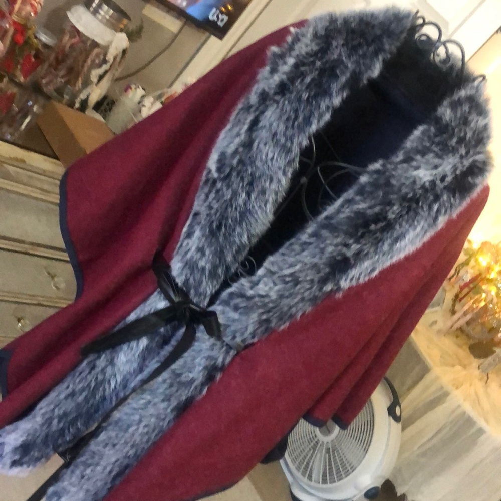 Final price🙏🏻Bloom reclaimed faux fur cape jacket